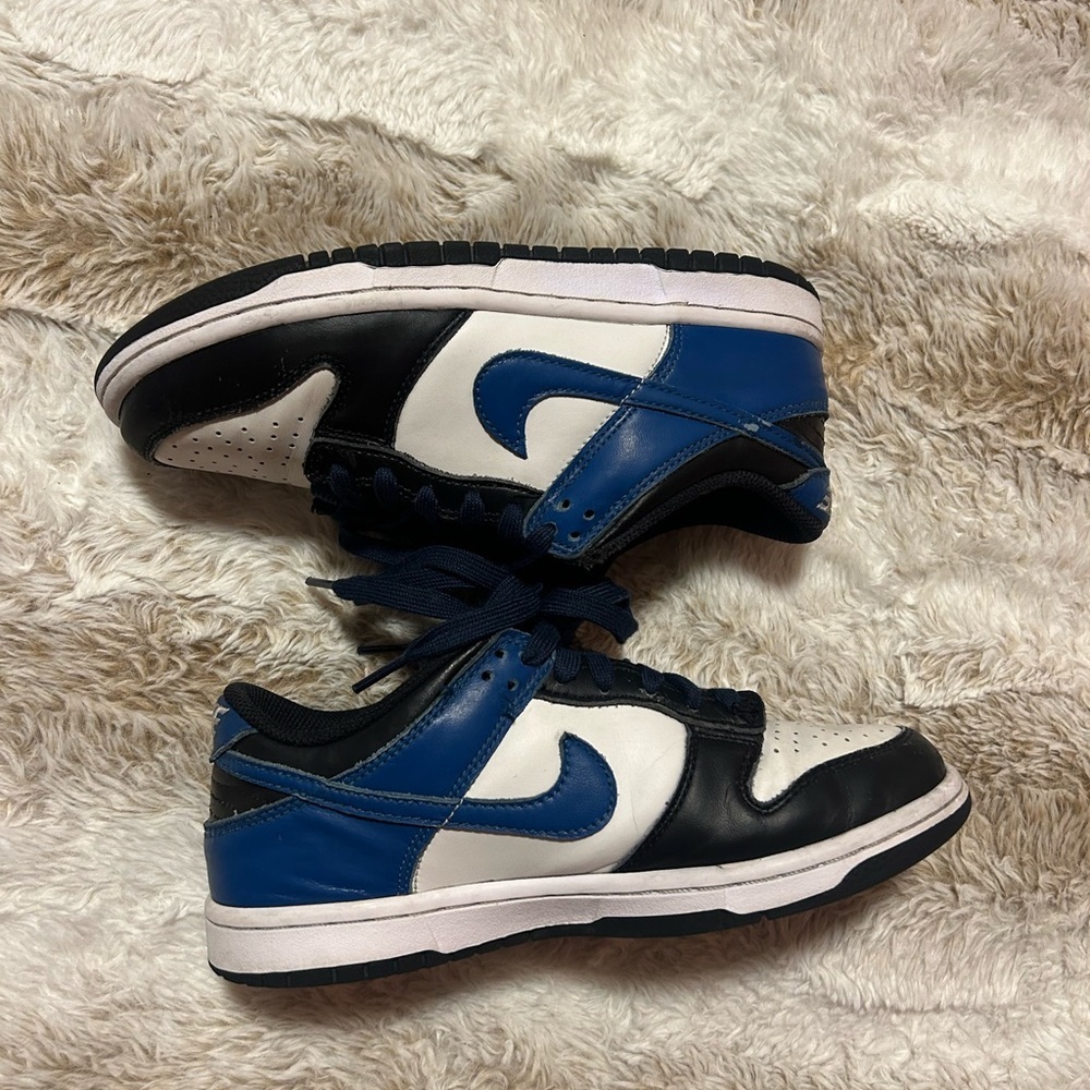 Nike Black and White Low-Top Sneakers - Picture 4 of 8